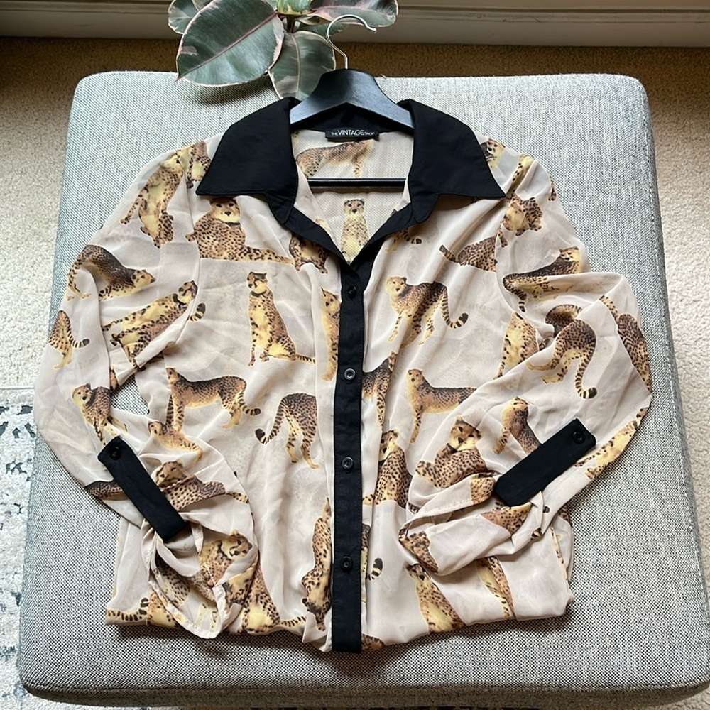 ✨ Unique Retro Sheer Cheetah Top ✨ Size: L